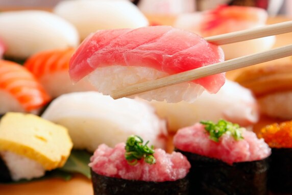 女性が選ぶ「回転ずしチェーン」ランキング！ 利用率1位は「くら寿司」、“総合満足度”1位は？