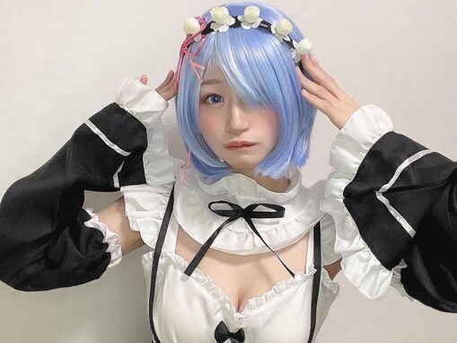 上西怜、胸元あらわな『リゼロ』レムのコスプレ披露！ 「完成度高すぎ」「もはやスタイルも本物なんよね」