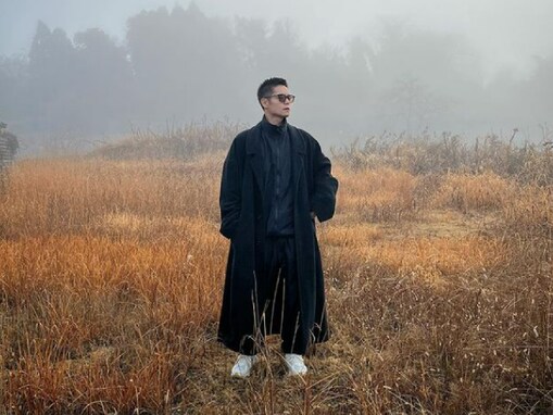 窪田正孝、新ヘア？ のエモすぎ短髪ショット公開！ 「やっぱりスタイル抜群ですね」「頭ちっちゃいな～」