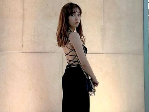 板野友美、ハワイで美背中あらわなワンピ姿を披露！ 「セクシーすぎ」「背中どうなってるの」と反響の声