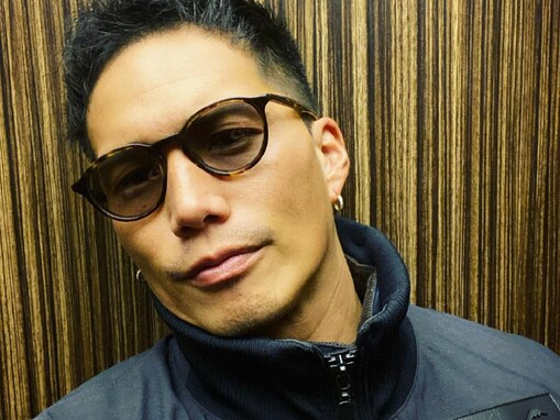 市原隼人、キムタクからもらった包丁で“プロ級”手さばき披露！ 「これは凄いw」「ドラマのワンシーンですか？」