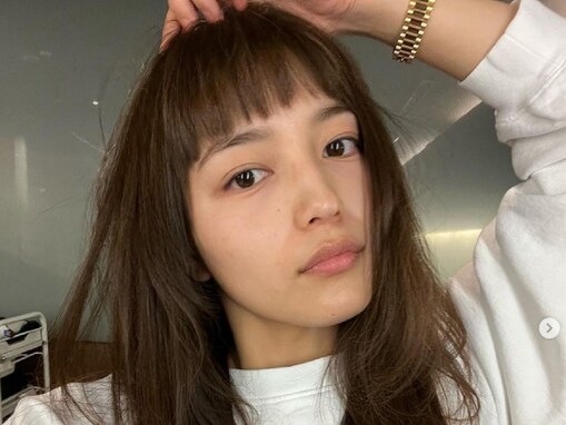 川口春奈、すっぴん×金のロレックスで新ヘア披露！ 「かわいすぎだよ」「ロレックスにしか目が行かん」