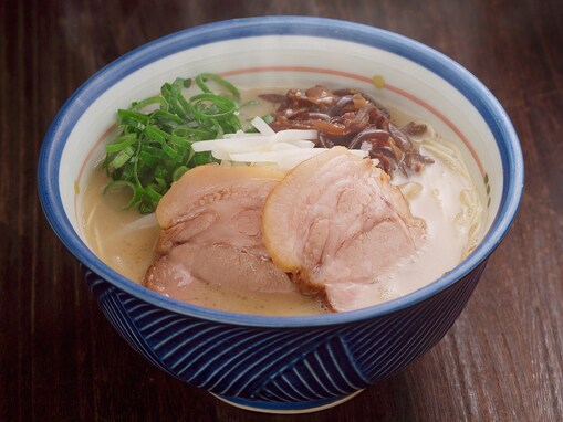 20時間煮込む豚骨スープがクリーミー！ 博多とんこつ「麺の坊 砦」が新横浜ラーメン博物館に限定復活