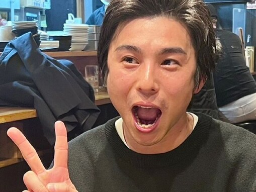 中尾明慶、顔を赤らめた酔っ払いのプライベートショット公開！ 「かっこよすぎっ！！」「きつねさん可愛い」