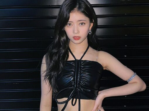 NiziU・リマ、美デコルテ際立つ大人セクシーな肌見せ衣装姿を披露！ 「美女すぎん？」「大人な雰囲気」