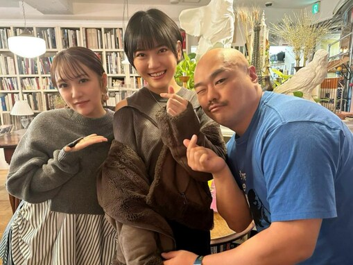 高橋みなみ、クロちゃん＆新恋人・リチとのスリーショット！ 「めっちゃ可愛いやん」「やばいくらい可愛い最高」