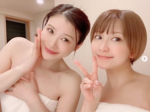 矢口真里、手島優との鳥取旅行を満喫！ “バスタオル1枚”セクシーショットに「綺麗なお肌」「お美しい」