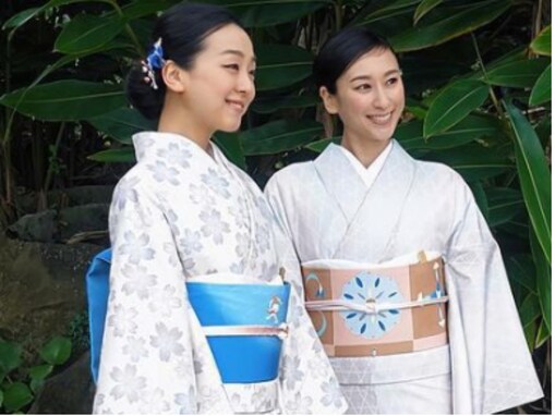 浅田舞、妹・真央との気品あふれる着物ツーショット！ 「何と美しい姉妹でしょう」「流石は立姿が綺麗」