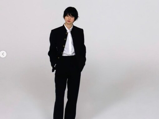 「えぐイケメン」桜田ひより、格好良すぎる学ラン姿を公開！ 「足長すぎ笑」「顔ちっさ！かっこよ！」