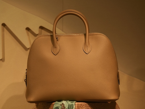 中古市場で人気の「レディースアイテム」ランキング！ 2位「エルメス」のハンドバッグ、1位は？