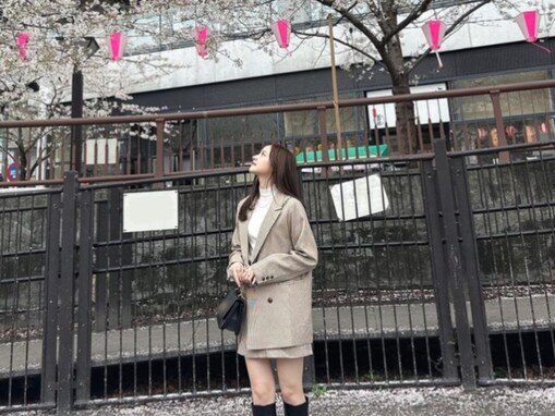 乃木坂46・金川紗耶、美人すぎる全身ショットを披露！ 絶対領域あらわな春らしいブーツスタイル