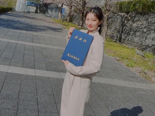 miwa、32歳で慶應義塾大学大学院の修士課程修了を報告！ 博士課程への意気込みに「尊敬」の声が相次ぐ