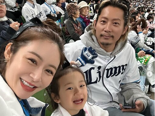 元EXILE黒木啓司、妻・宮崎麗果＆子どもとプロ野球観戦！ 「楽しいのが伝わってくる」「世界一イケてるfamily」