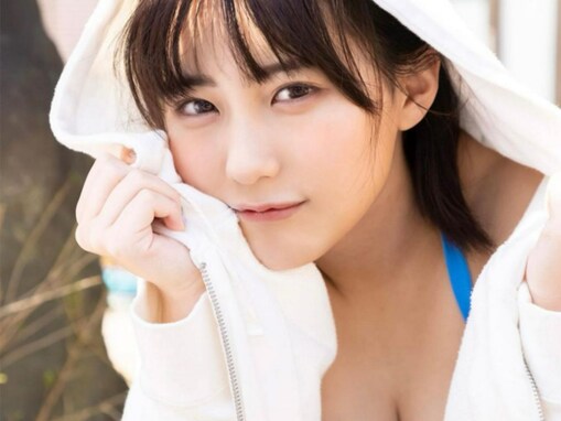 田中美久、谷間あらわなビキニ×パーカー姿を披露！ 「可愛いすぎるじゃん」「素晴らしいです！」