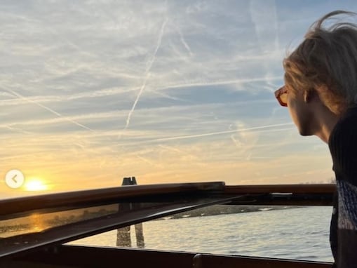 峯岸みなみ、夫・てつやとの“ハネムーン記録”、ベネチア編に突入！ 「犬かと思ったらてつやだった」