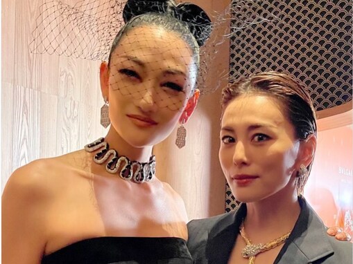 「世界に誇れる並び」米倉涼子、冨永愛との大胆肌見せツーショット！ 「半端ないオーラ」「美の渋滞」