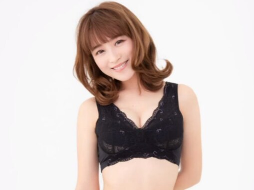 鈴木奈々、谷間あらわなナイトブラ姿を披露！ 「トップモデルとしか言いようがない」「綺麗な美ボディー」