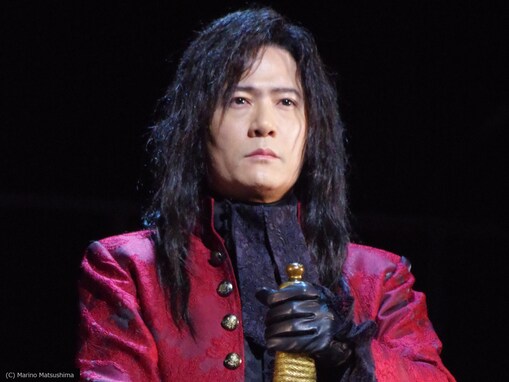 稲垣吾郎がコロナ禍の無念を晴らす！ 再始動した舞台『サンソン』でルイ16世の死刑執行人を熱演