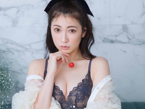 吉田朱里、ランジェリー姿で圧巻ボディを披露！ 美バストあらわな姿に「ジューシー」「スタイル良すぎ」の声