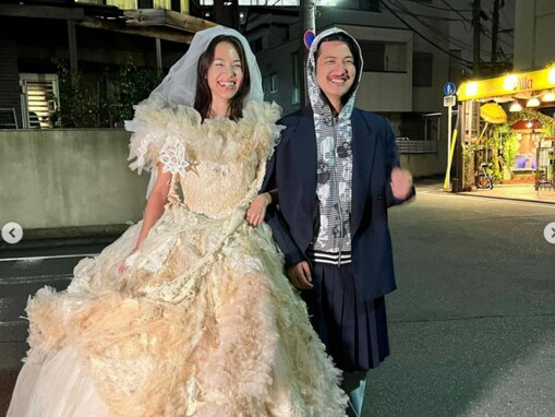 「結婚したのかと」水原希子、ウエディングドレス姿で男性とツーショット！ 「お姫様みたいです」