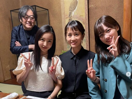 秋元康、撮影禁止の場所で前田敦子＆板野友美らとの写真に驚きの声！「メンツエグすぎ」「すごい組み合わせ」