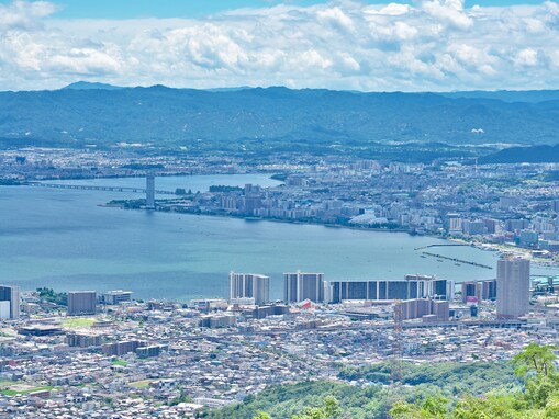 関西在住者が「2023年GWにドライブで行きたい場所」ランキング！ 3位 天橋立、2位 琵琶湖、1位は？