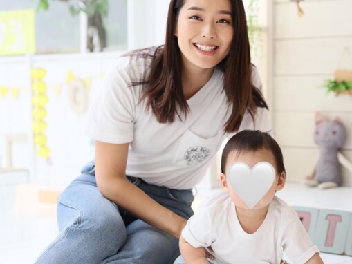 すみれ、息子の1歳誕生日を祝う親子“リンクコーデ”を披露！ 「ママ綺麗すぎる」「きゃわわー」