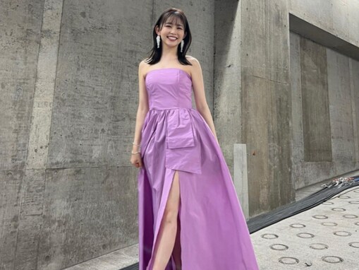 久間田琳加、深いスリットから美脚際立つドレス姿に「スタイルよすぎ」「スラリと伸びた長い足がまぶしい」