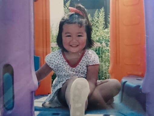 「なんだ…天使か」やす子、子ども時代の“激きゃわ”な写真を公開！ 「え！かわいい！！！」