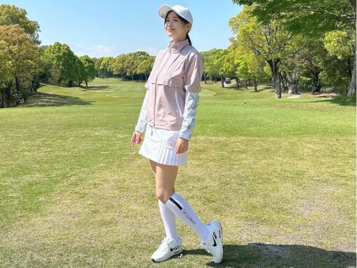 「はい可愛すぎ」鷲見玲奈、ミニ丈ゴルフウエアコーデで美脚を披露！ 「スタイル抜群」「さいこーです」