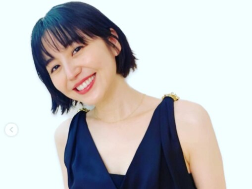 長澤まさみ、「橋田賞」受賞で妖艶な黒ドレス姿を披露！ 「好きとしか言葉が出ません」