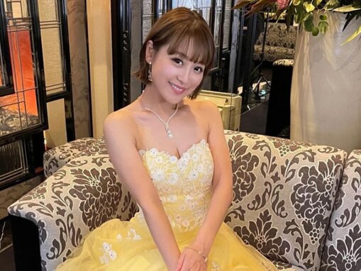 鈴木奈々、谷間ちらりなキャバ嬢風ショット公開！ 「可愛いすぎてびっくり」「色っぽいこと!」