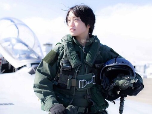 「Gやばすぎ」元自衛官女性タレントが戦闘機F-15に搭乗！ 「夢のような体験ですね」「2人乗りのF-15って珍しい」