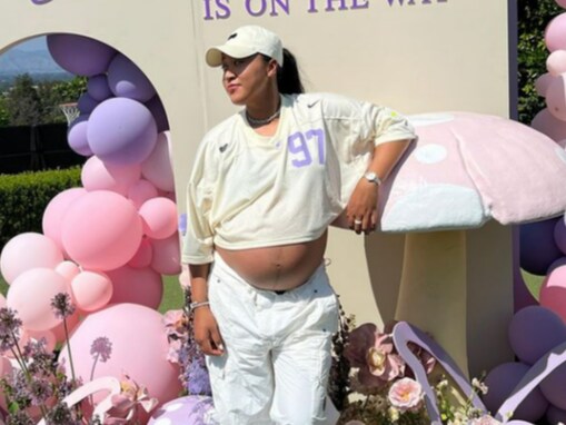 妊娠中の大坂なおみ、大きくなったおなか公開！ パートナーの人気ラッパーとのラブラブ“キスショット”も