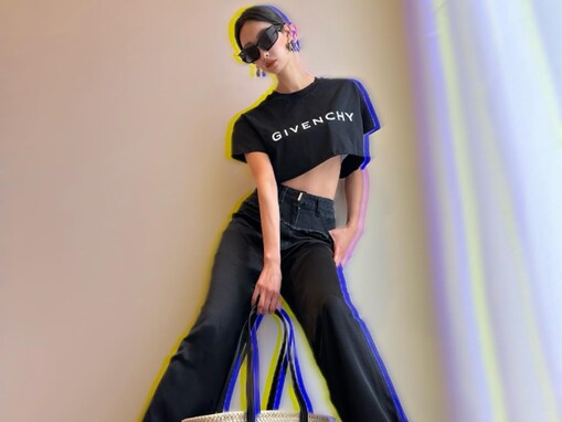 菜々緒、ミニTから引き締まったおなかがあらわに！ アンバサダーを務める「ジバンシィ」のブラックコーデを披露