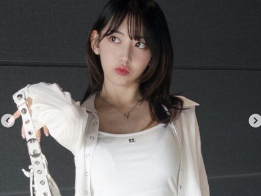 宮脇咲良、超ミニ丈コーデで美腹筋あらわに！ 「ビジュ良すぎて死ぬ」「腹筋綺麗すぎる」