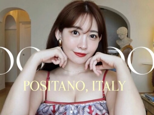 小嶋陽菜、谷間ちらり＆スタイル抜群の夏コーデ！ セクシーな水着姿に「可愛さが反則」「ため息が出るほど素敵」