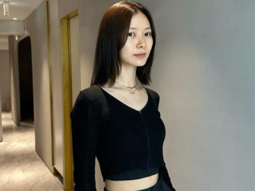 「髪色暗くしたんだ」朝日奈央、新ヘアカラー＆腹出しコーデを披露！ 「髪とぅるとぅるでスタイル良すぎ」