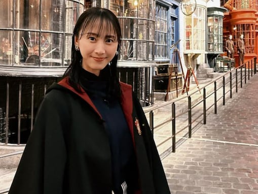 松井玲奈、ハリポタの世界へ潜入！ かわいいローブ姿に「若林有子アナかと」「世界観に似合いすぎ」の声