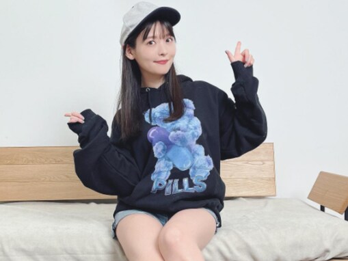 「脚フェチ歓喜」上坂すみれ、太ももあらわなショーパン姿のセクシーショットを披露！ 「間に住みたい」