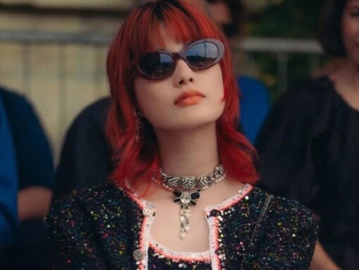 橋本愛、赤髪ウルフカットのイメチェンショットが「バチバチにかっこいい」と大反響！ 「過呼吸になります好きです」