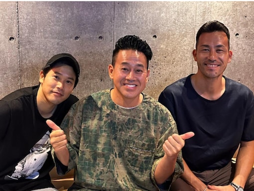 宮川大輔、元サッカー日本代表・吉田麻也＆内田篤人と豪華スリーショット！ 「すごいメンバー」「夢のような世界」