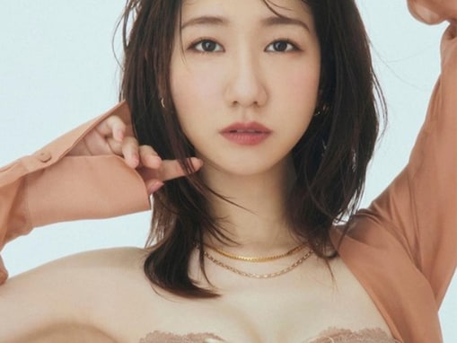 「エロ美しい」柏木由紀、美谷間あらわなランジェリー姿にファン歓喜！ 「ハンパないセクシー」