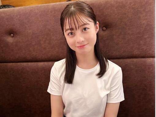 橋本環奈、透明感抜群かわいすぎる焼肉ショット公開！ 「ビジュよすぎ」「肉がのどつまりするほどの美形」