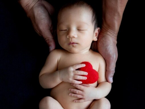 元EXILE・黒木啓司の妻・宮崎麗果、息子の生後12日ニューボーンフォト公開！ 「綺麗な赤ちゃん」「神々しいフォト」