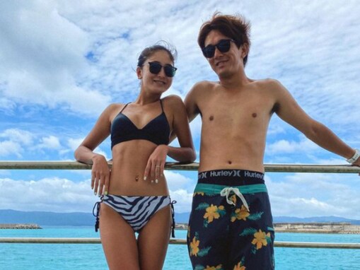 みちょぱ、夫・大倉士門と水着ツーショット公開！ 「スタイルよすぎ！！」「双子かのようにそっくり」