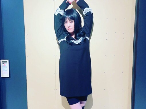 40歳・真木よう子、絶対領域あらわなミニ丈ワンピ姿を披露！ 「年齢不詳の可愛いらしさ」「ちょっと太もも見えて、魅力的」