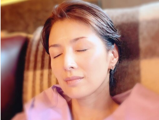 吉瀬美智子、すっぴん？ の寝顔ショット公開！ リラックスした表情に「美しすぎます」「イケメン」の声