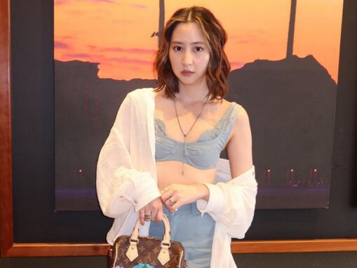 「下着みたい」河北麻友子、大胆肌見せの露出多めコーデに反響！ 「まさかこれで外は歩いてないよね？！」