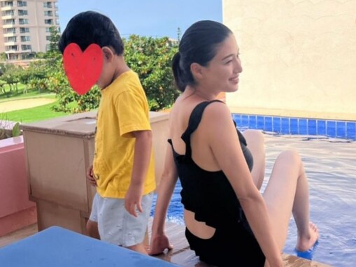 橋本マナミ、生脚あらわな水着姿を公開！ 長男とのプライベートショットに「公私共に幸せそうで良かった」の声